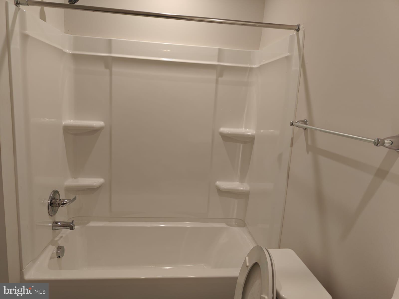 THE LAKES AT MARTINSBURG - Residential Lease