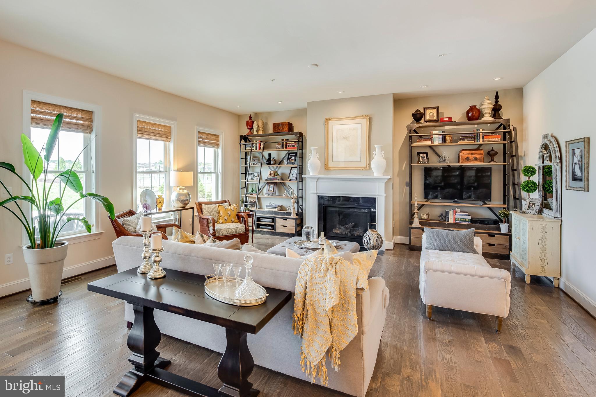 TWO RIVERS - Residential Lease