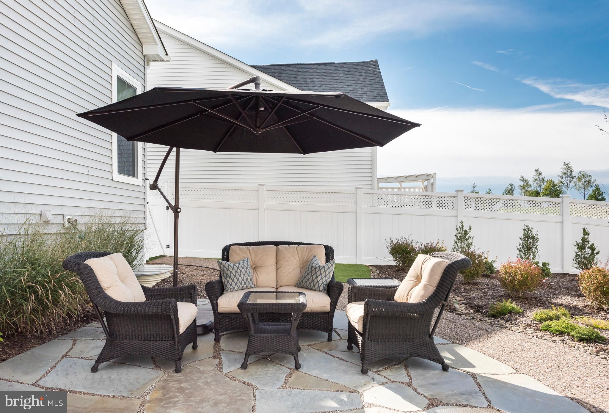 TWO RIVERS - Residential Lease