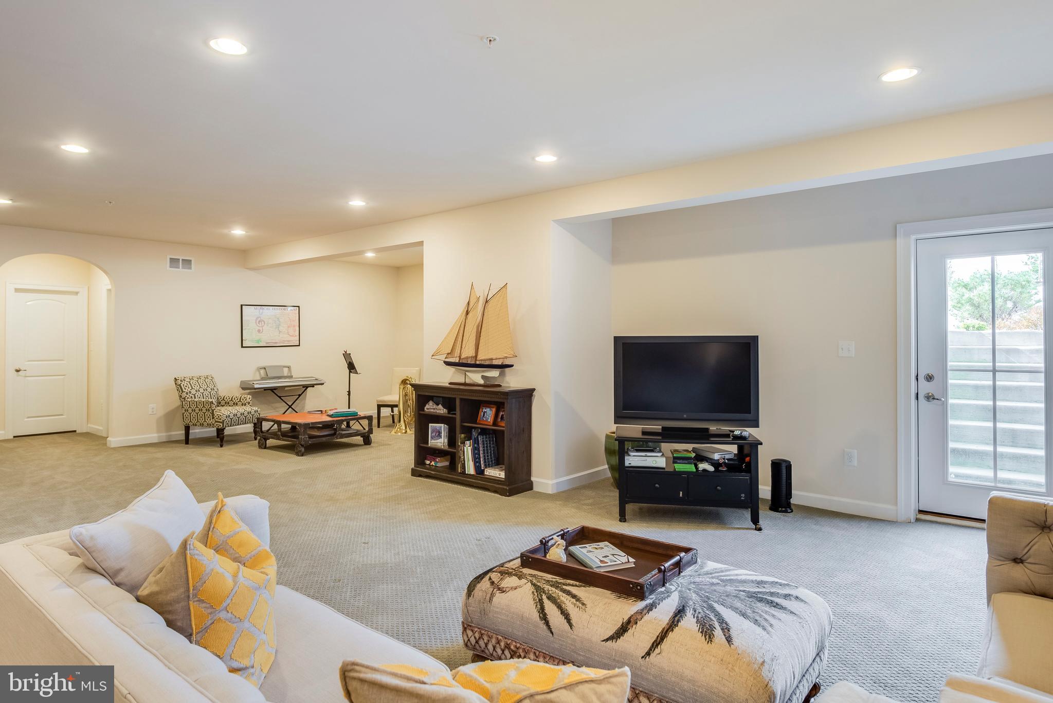 TWO RIVERS - Residential Lease