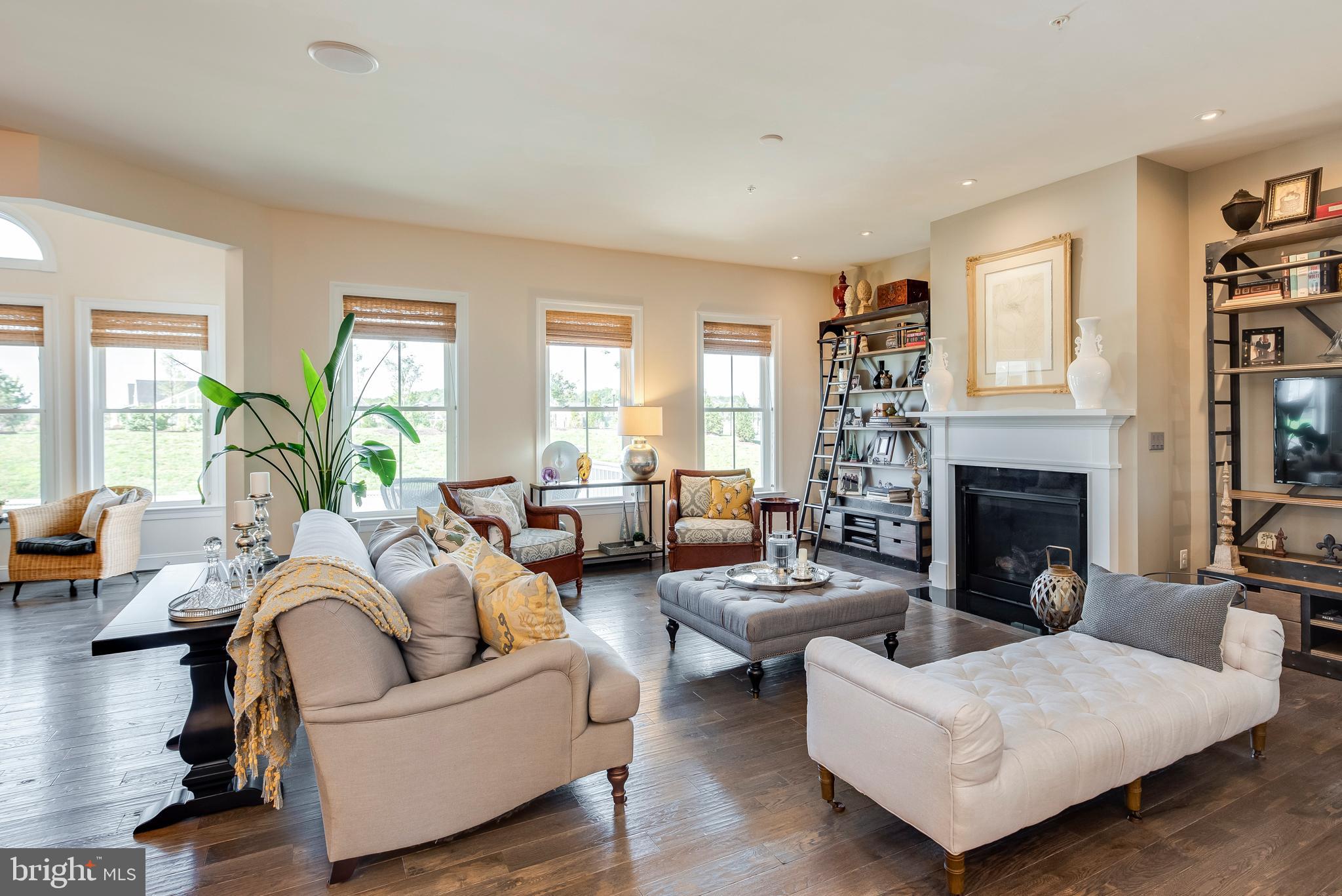 TWO RIVERS - Residential Lease