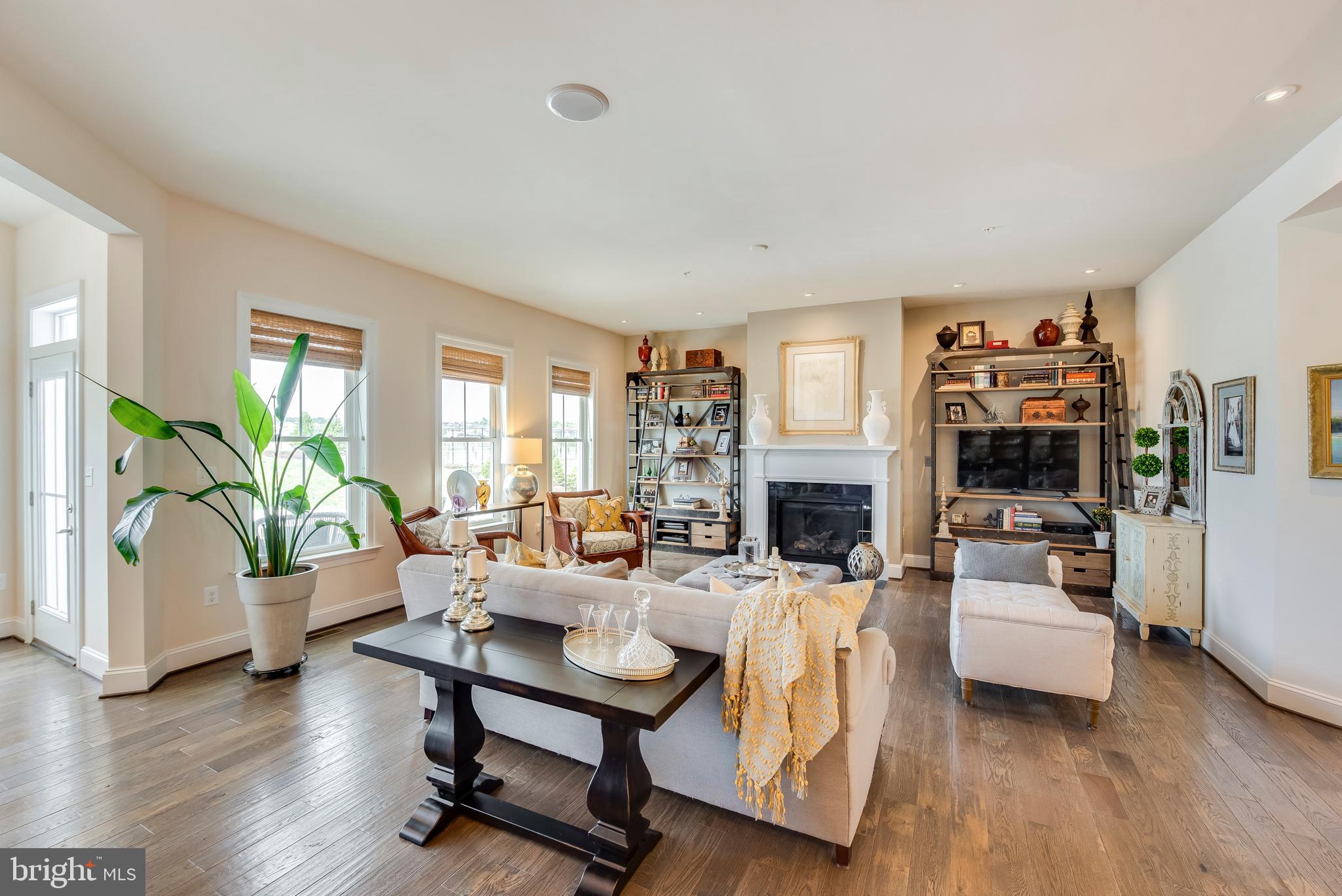 TWO RIVERS - Residential Lease