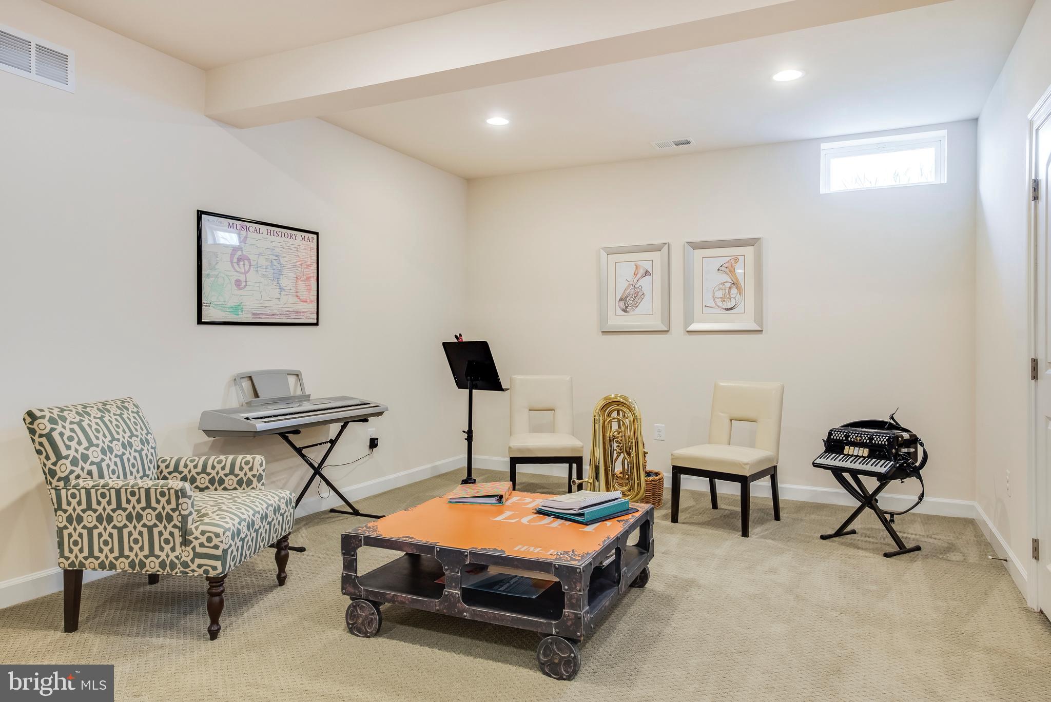 TWO RIVERS - Residential Lease