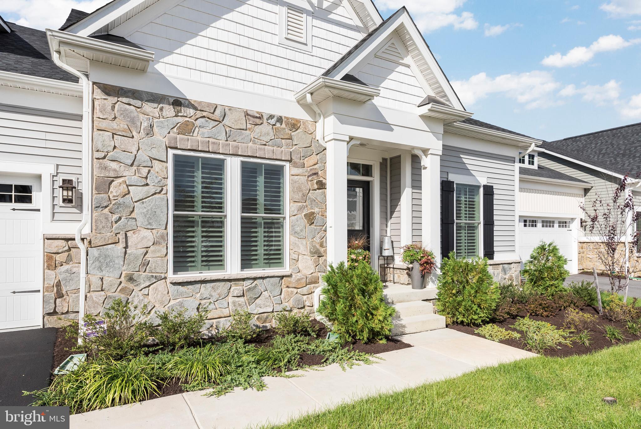 TWO RIVERS - Residential Lease