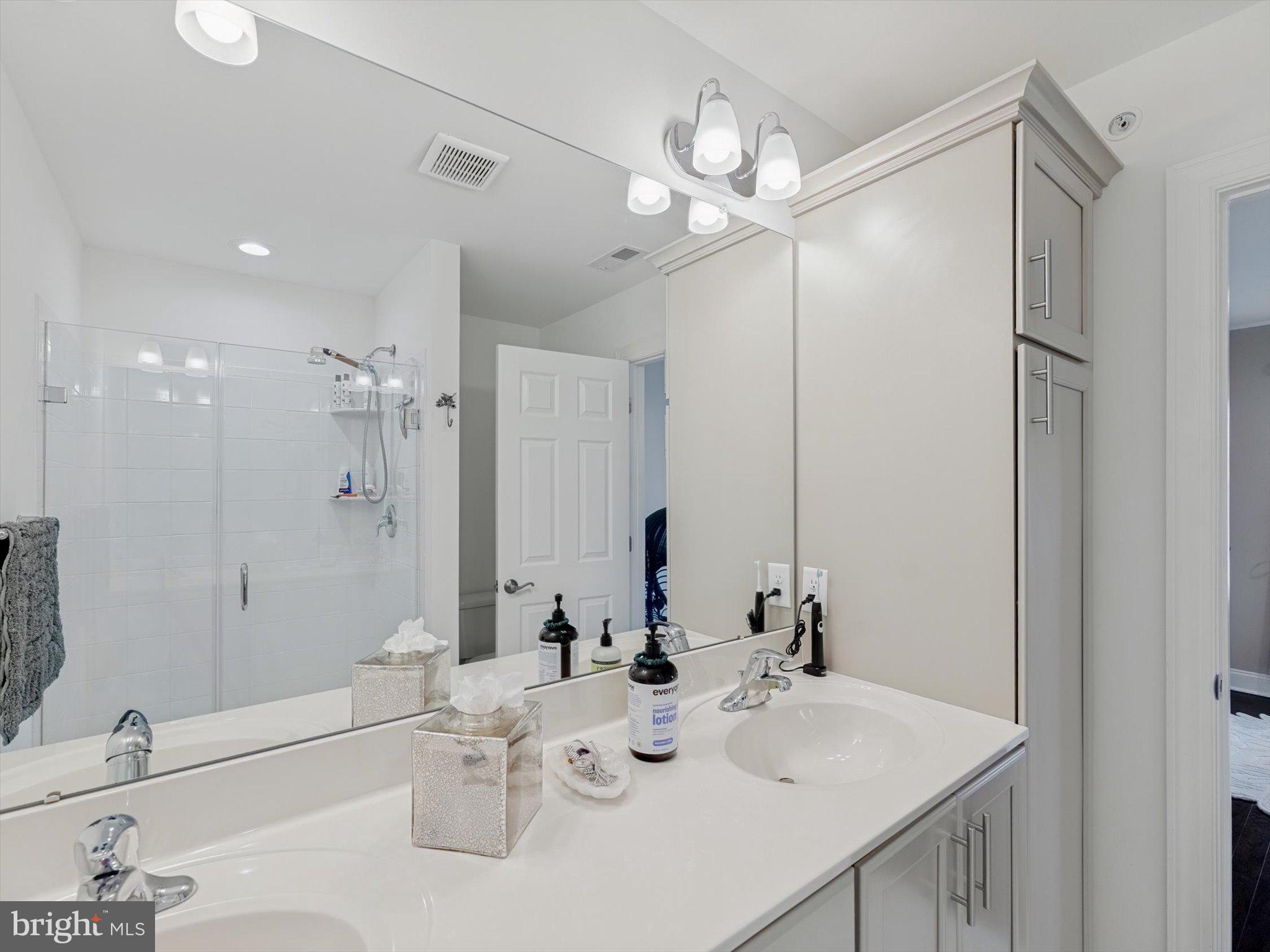 RADCLIFFE COURT - Residential