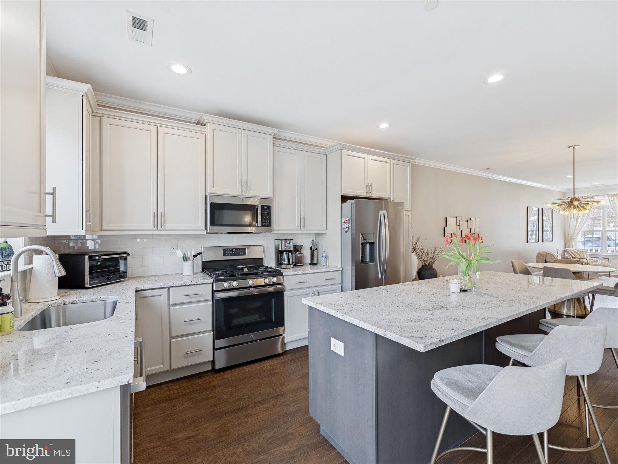 RADCLIFFE COURT - Residential