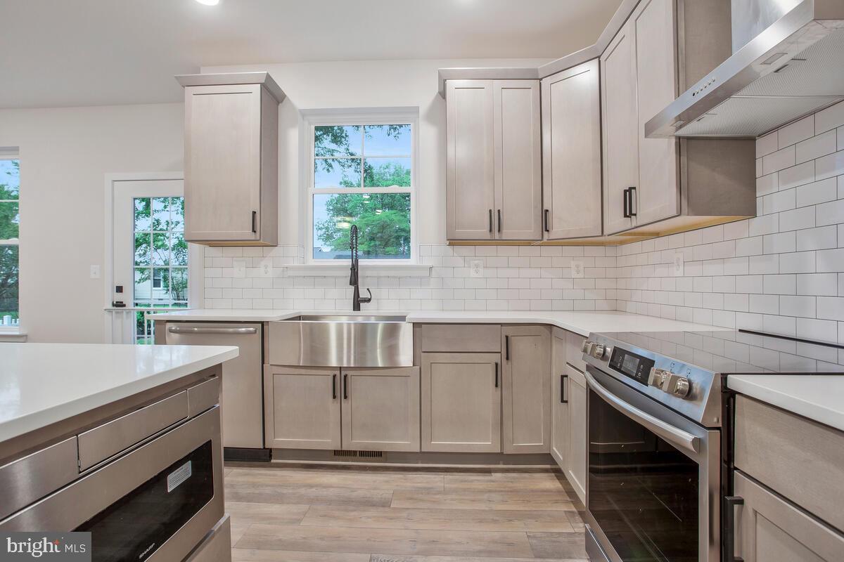 CEDARHURST ON THE BAY - Residential