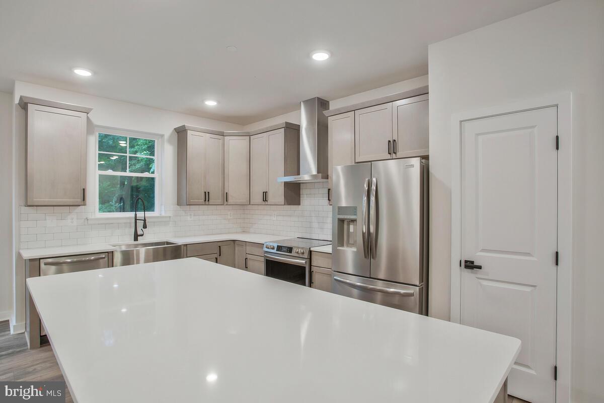 CEDARHURST ON THE BAY - Residential