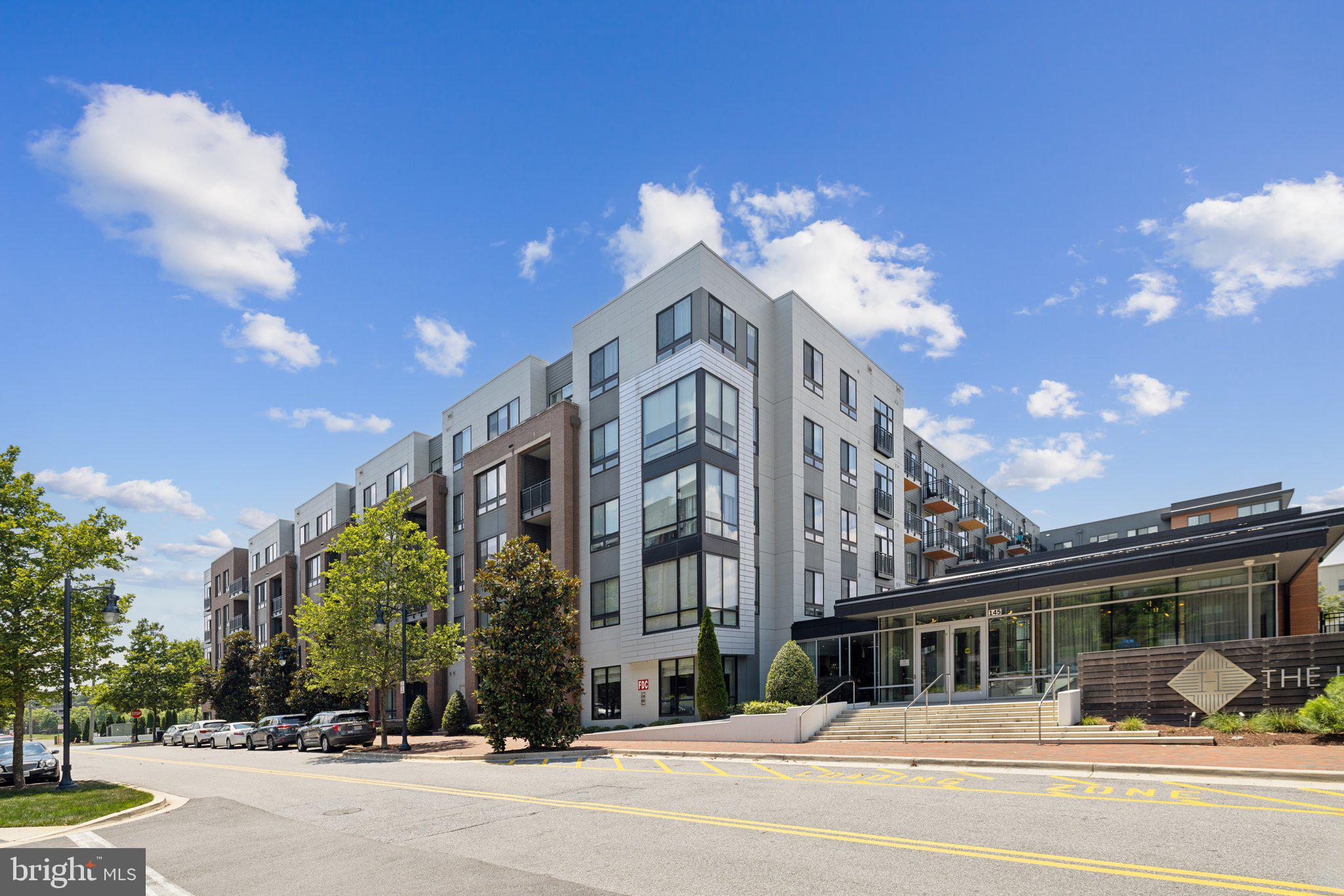 This junior two bedroom two bath condo features floor to ceiling windows, a gourmet kitchen with energy efficient stainless steel appliances, quartz countertops, custom two-tone cabinetry & a huge walk-in closet. The Haven Condominium Complex also boasts over 15,000 sq ft of amenity space including an outdoor pool, fitness facility, resident lounge, pet spa & so much more. Unit is currently tenant-occupied through 2025.