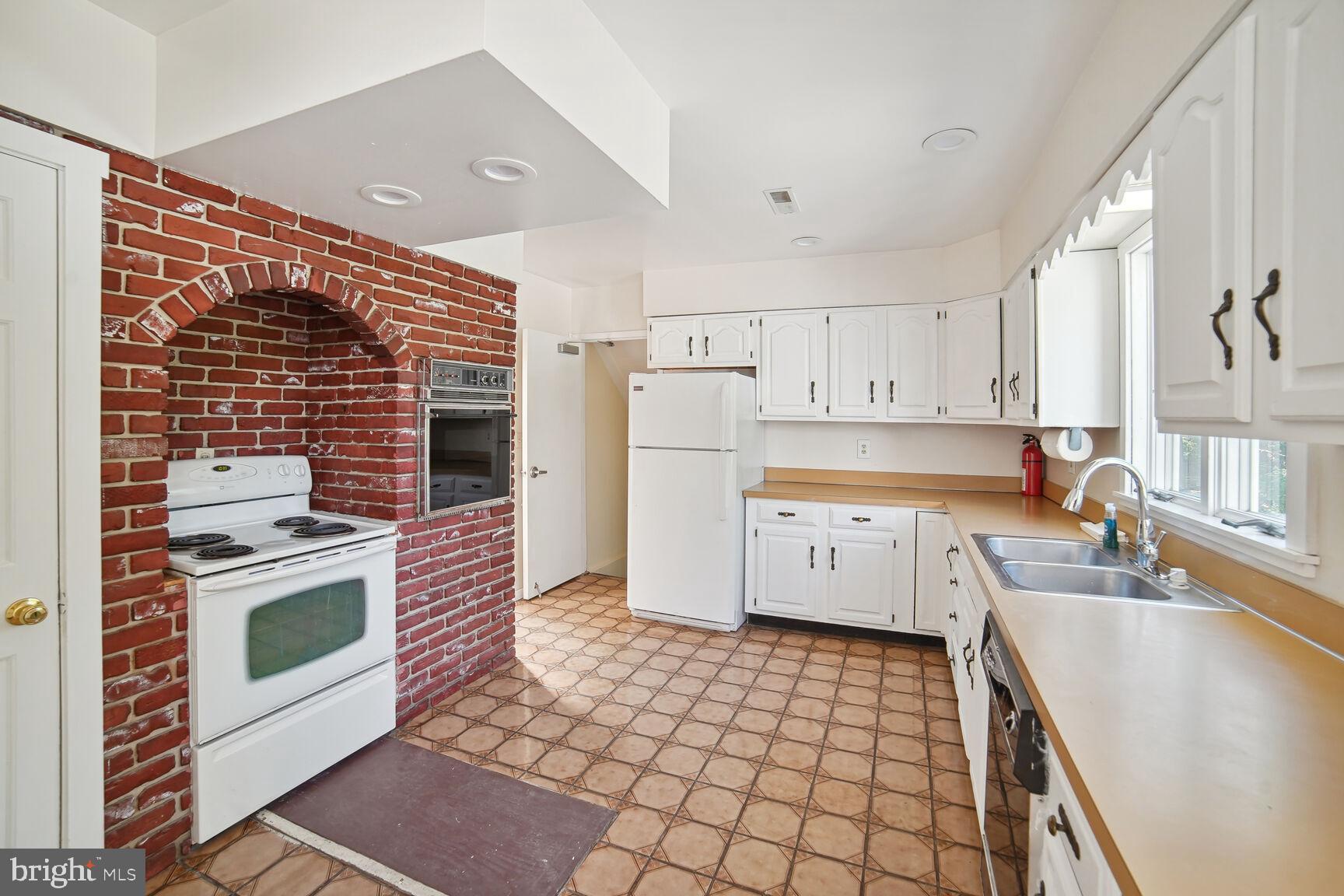 COLESVILLE OUTSIDE - Residential