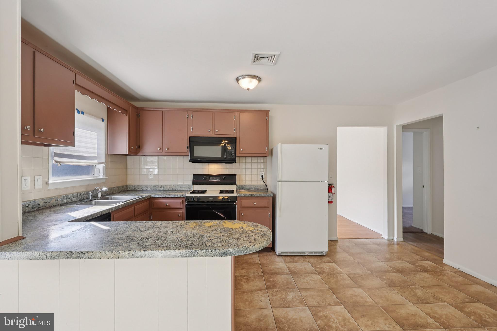 HOLIDAY CITY - BERKELEY - Residential