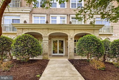 Photo of 810 Belmont Bay Drive #302, WOODBRIDGE, VA 22191 (MLS # VAPW2117878)