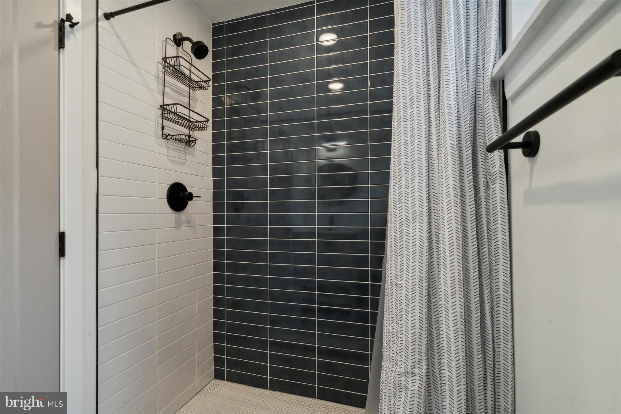 FAIRMOUNT - Residential Lease