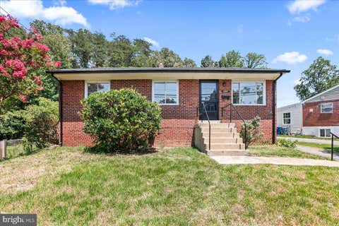 Photo of 15913 Crest Drive, WOODBRIDGE, VA 22191 (MLS # VAPW2126388)