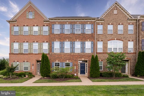 Photo of 7102 Darbey Knoll Drive, GAINESVILLE, VA 20155 (MLS # VAPW2123556)