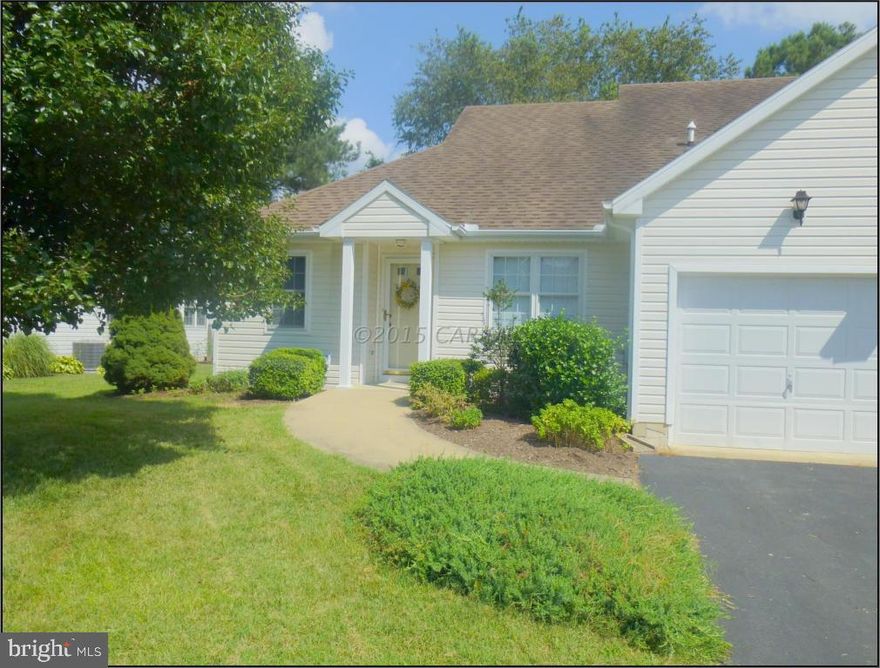 3 Bedroom, 3 Bath Townhouse with Office/Study, LR/DR Combo, Deck.