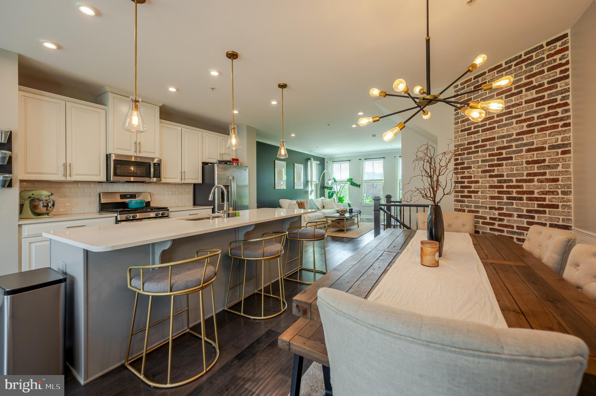 3738 COMMODORE JOSHUA BARNEY DRIVE NE