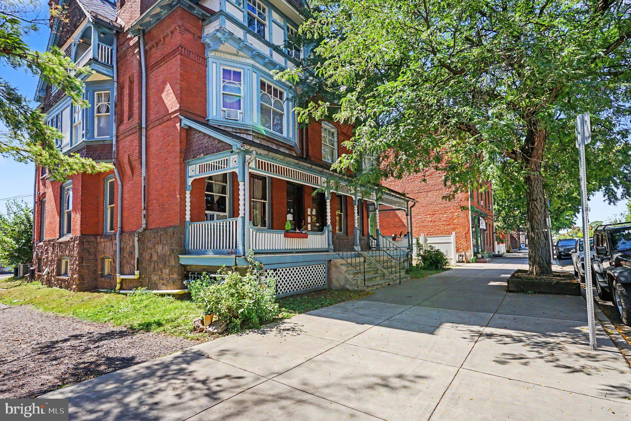 438 E HIGH STREET
