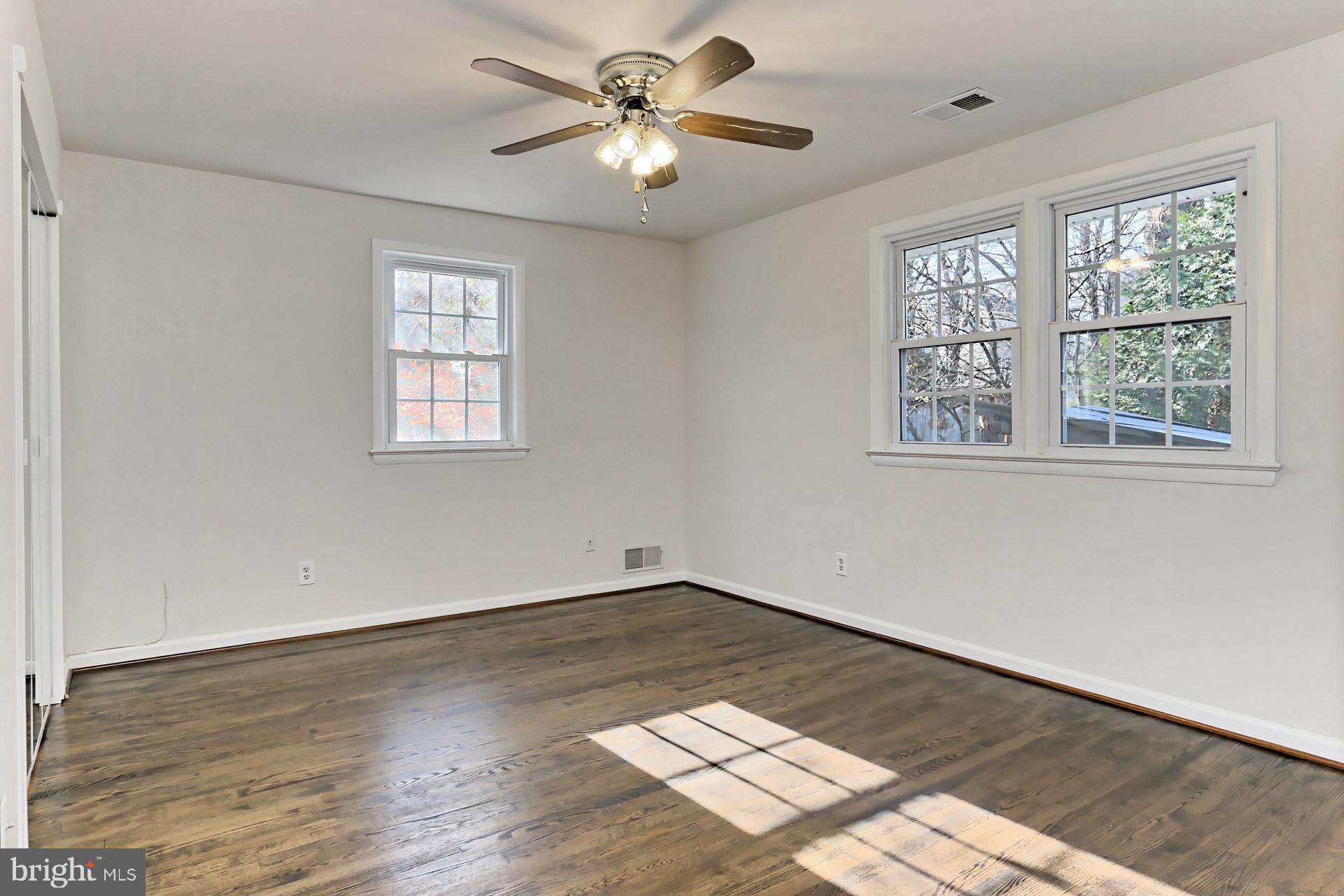 COUNTRY CLUB VIEW - Residential