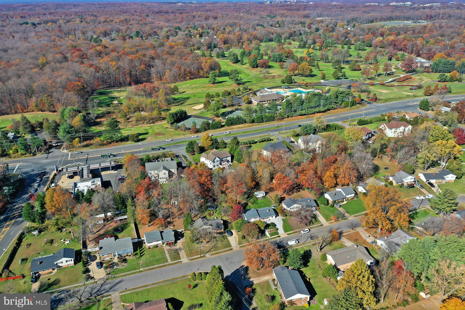COUNTRY CLUB VIEW - Residential