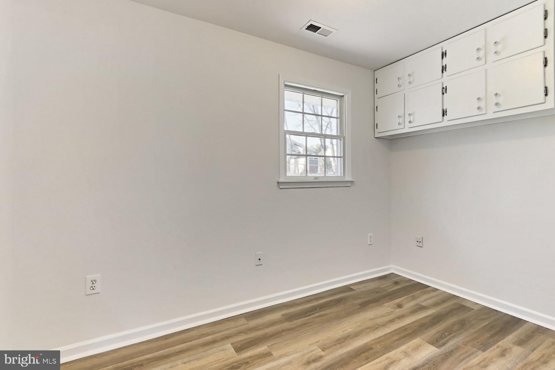 COUNTRY CLUB VIEW - Residential