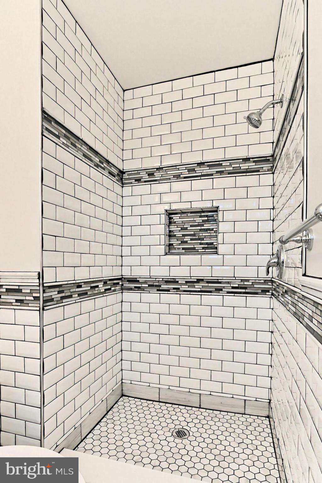 COUNTRY CLUB VIEW - Residential