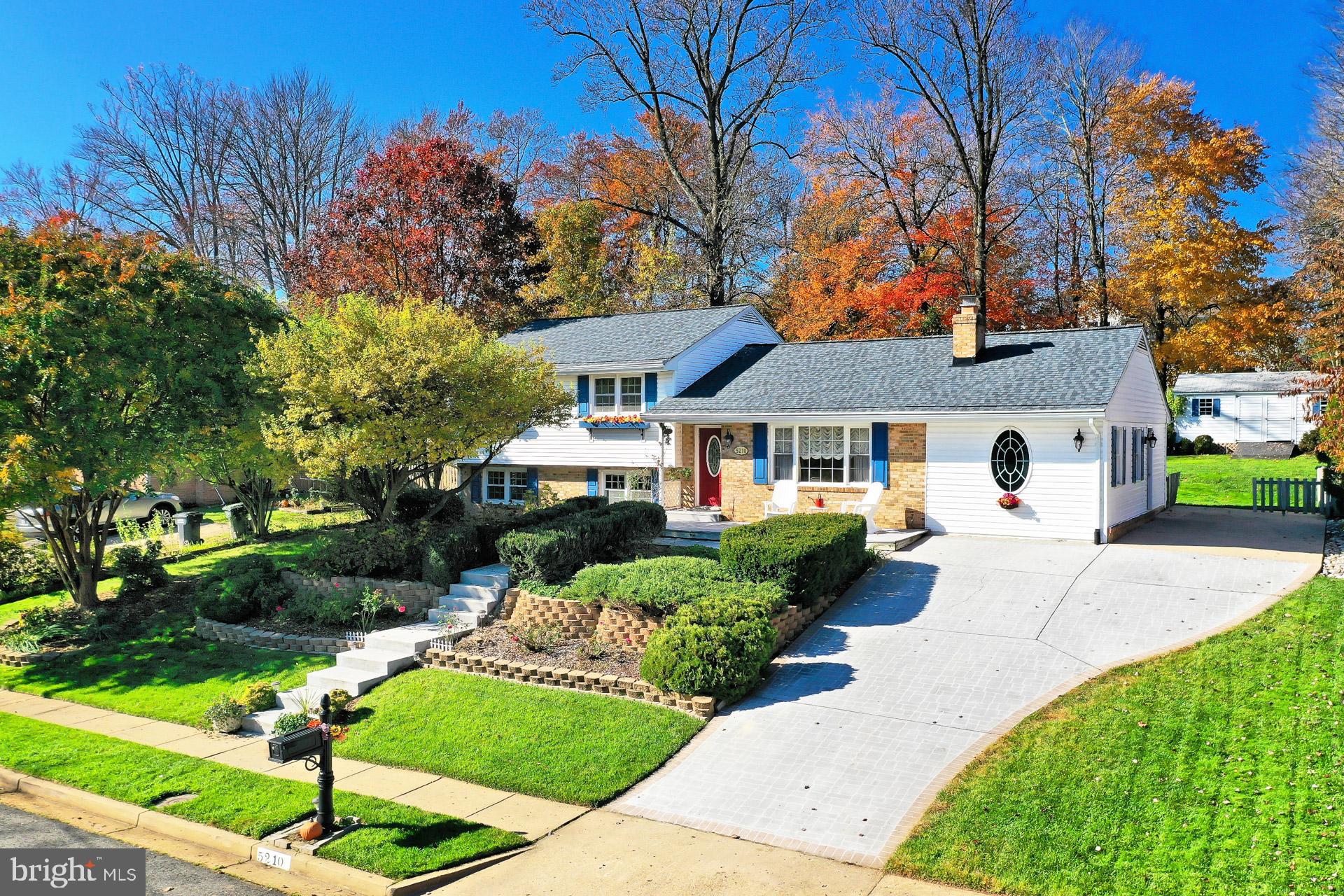 COUNTRY CLUB VIEW - Residential