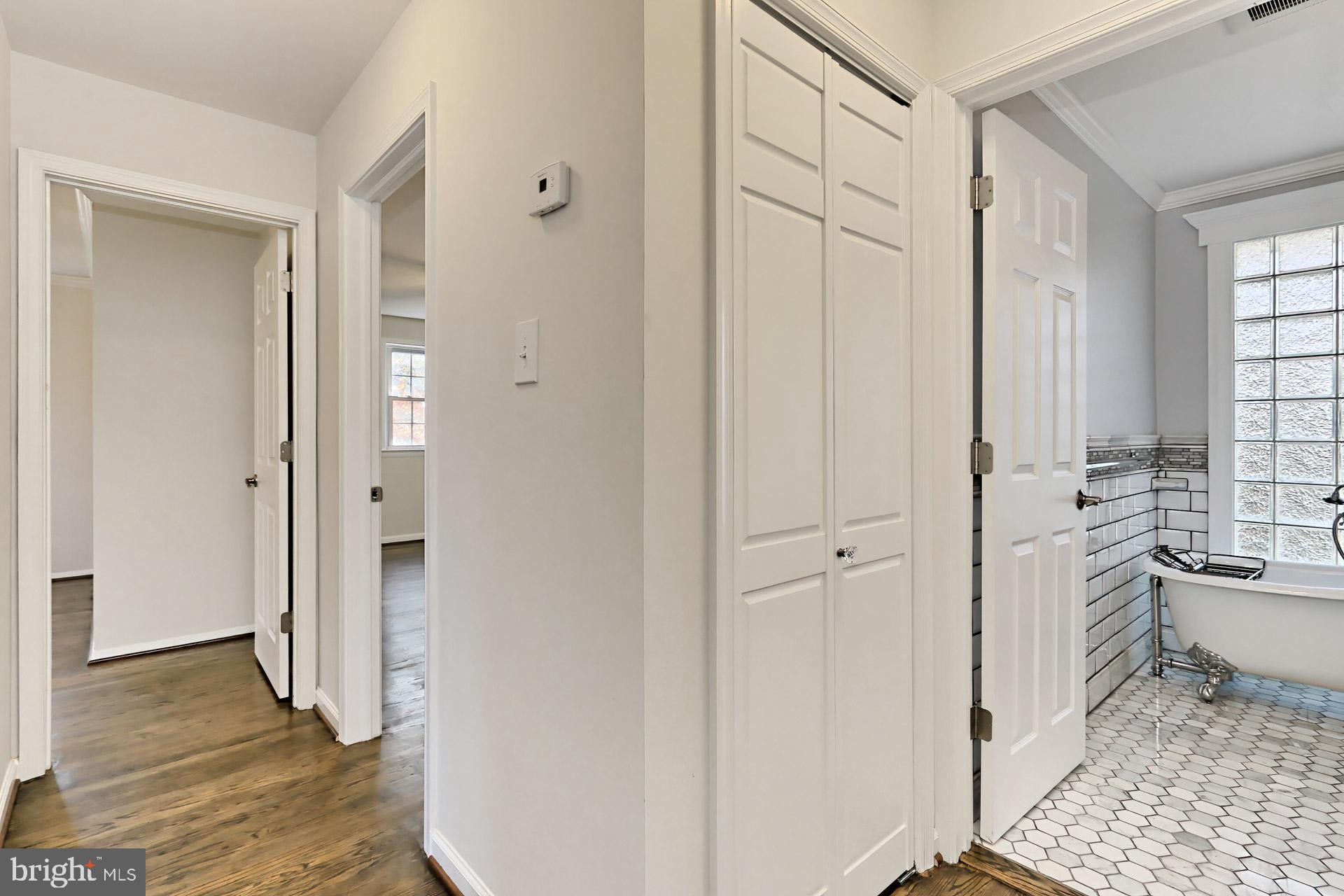 COUNTRY CLUB VIEW - Residential