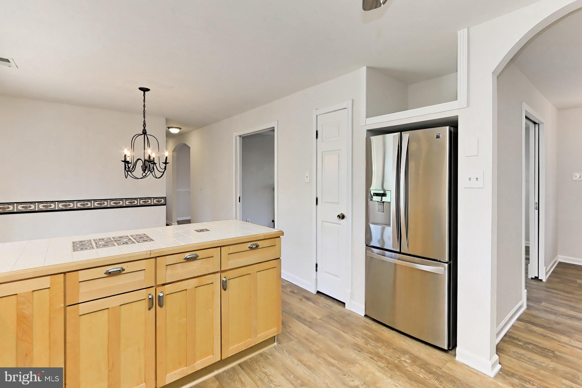 COUNTRY CLUB VIEW - Residential