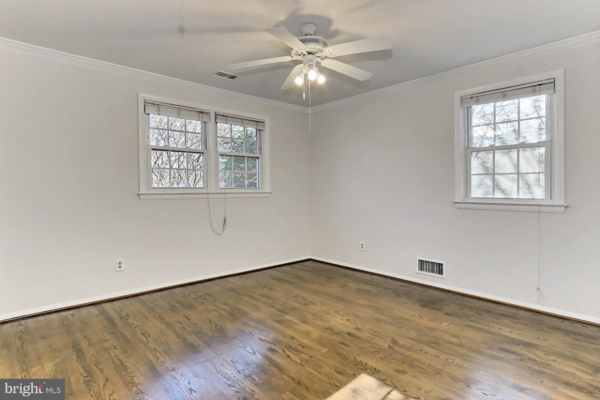 COUNTRY CLUB VIEW - Residential