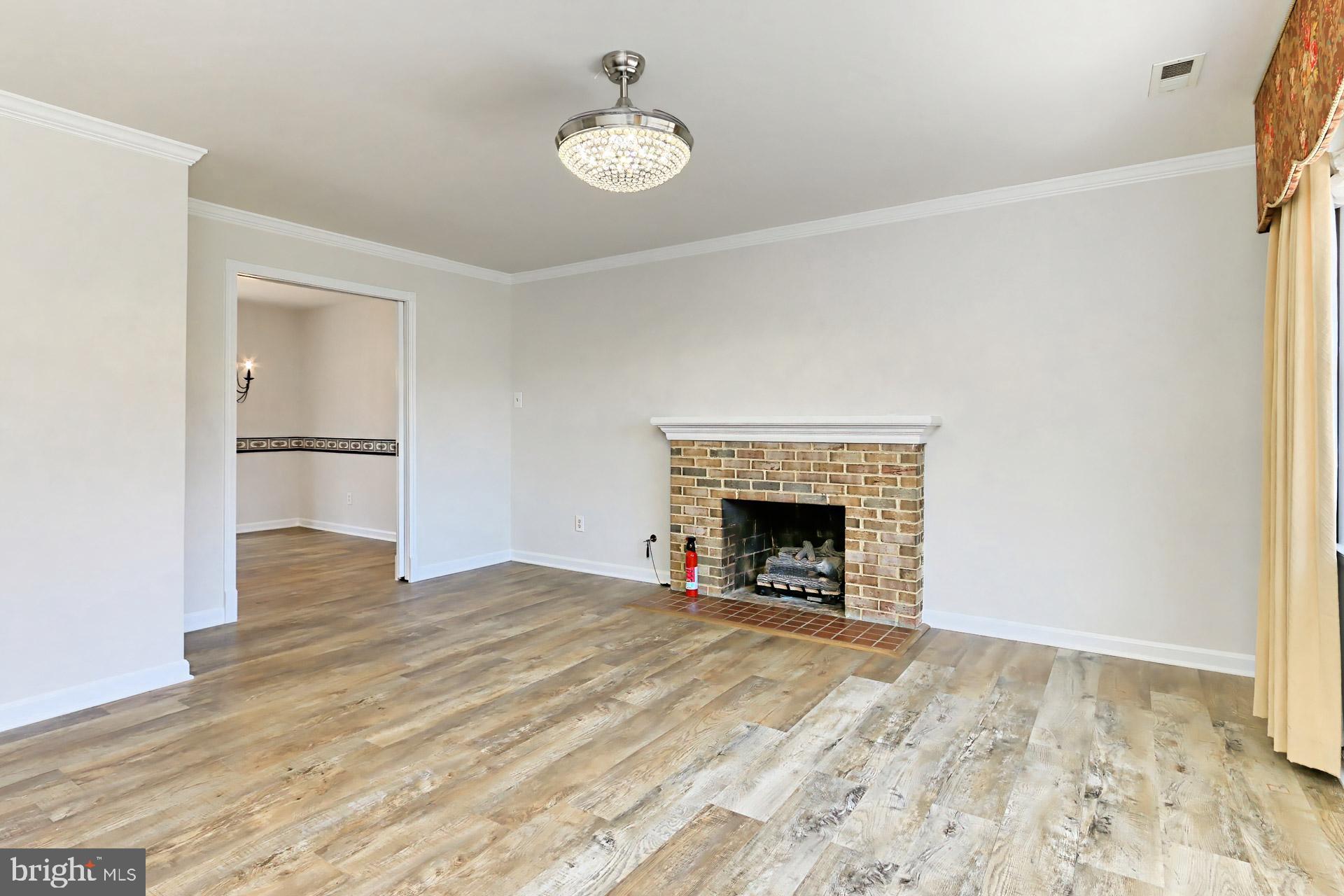 COUNTRY CLUB VIEW - Residential