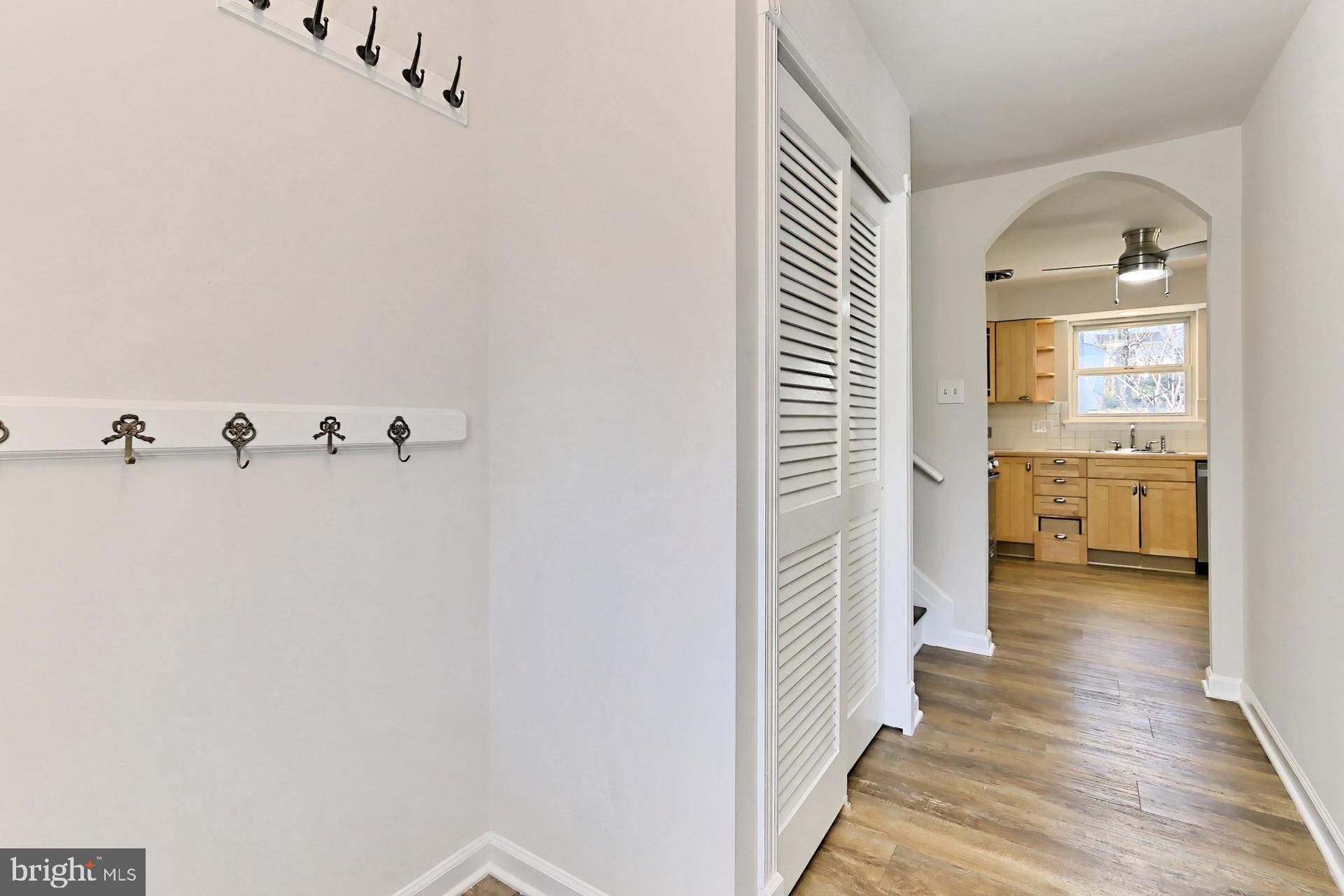 COUNTRY CLUB VIEW - Residential