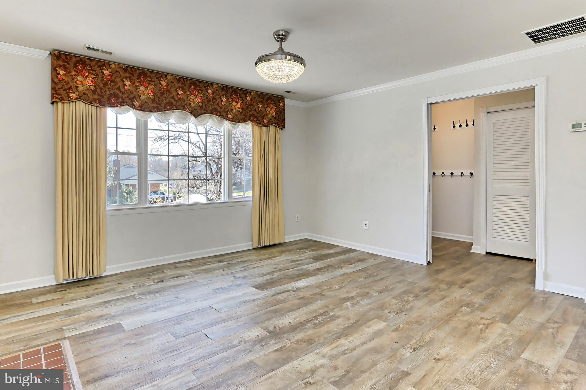 COUNTRY CLUB VIEW - Residential