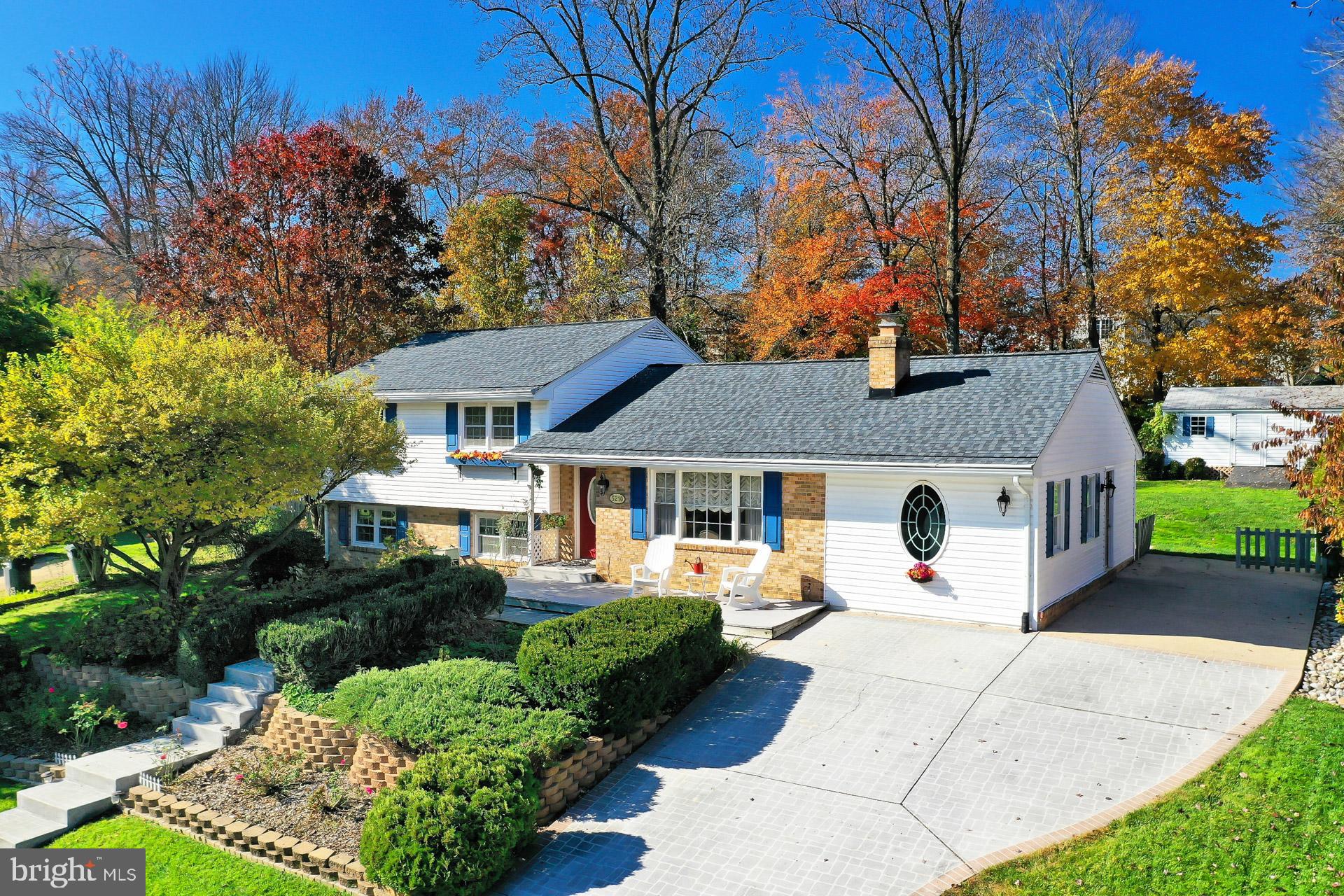 COUNTRY CLUB VIEW - Residential