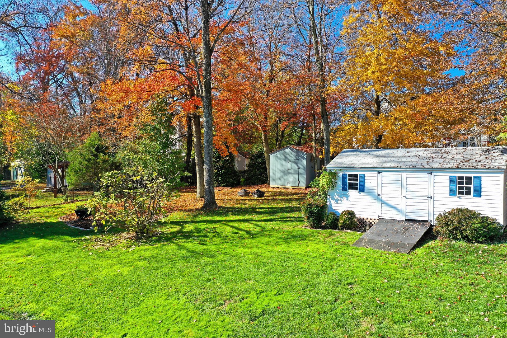 COUNTRY CLUB VIEW - Residential