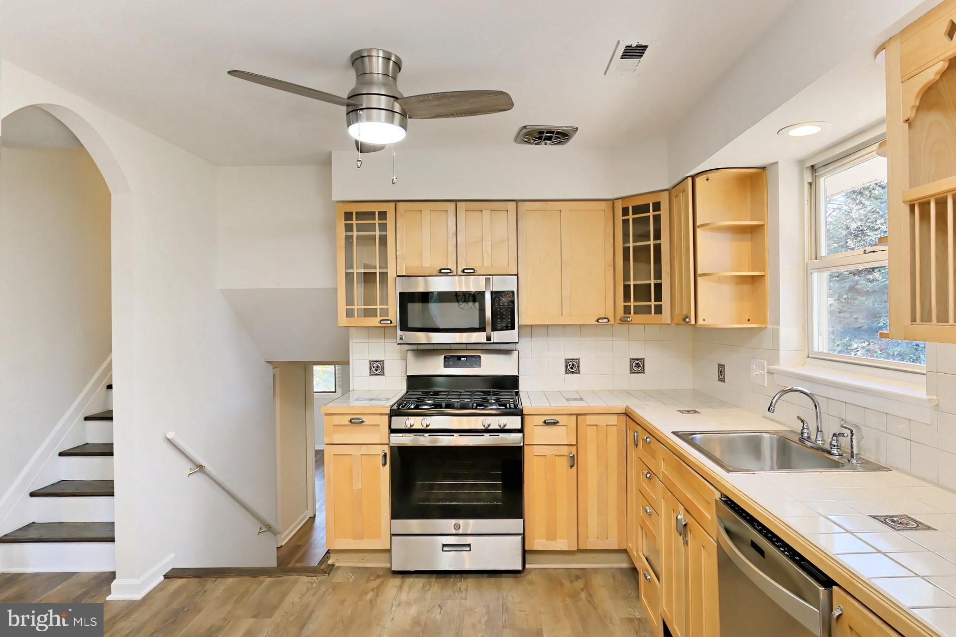 COUNTRY CLUB VIEW - Residential