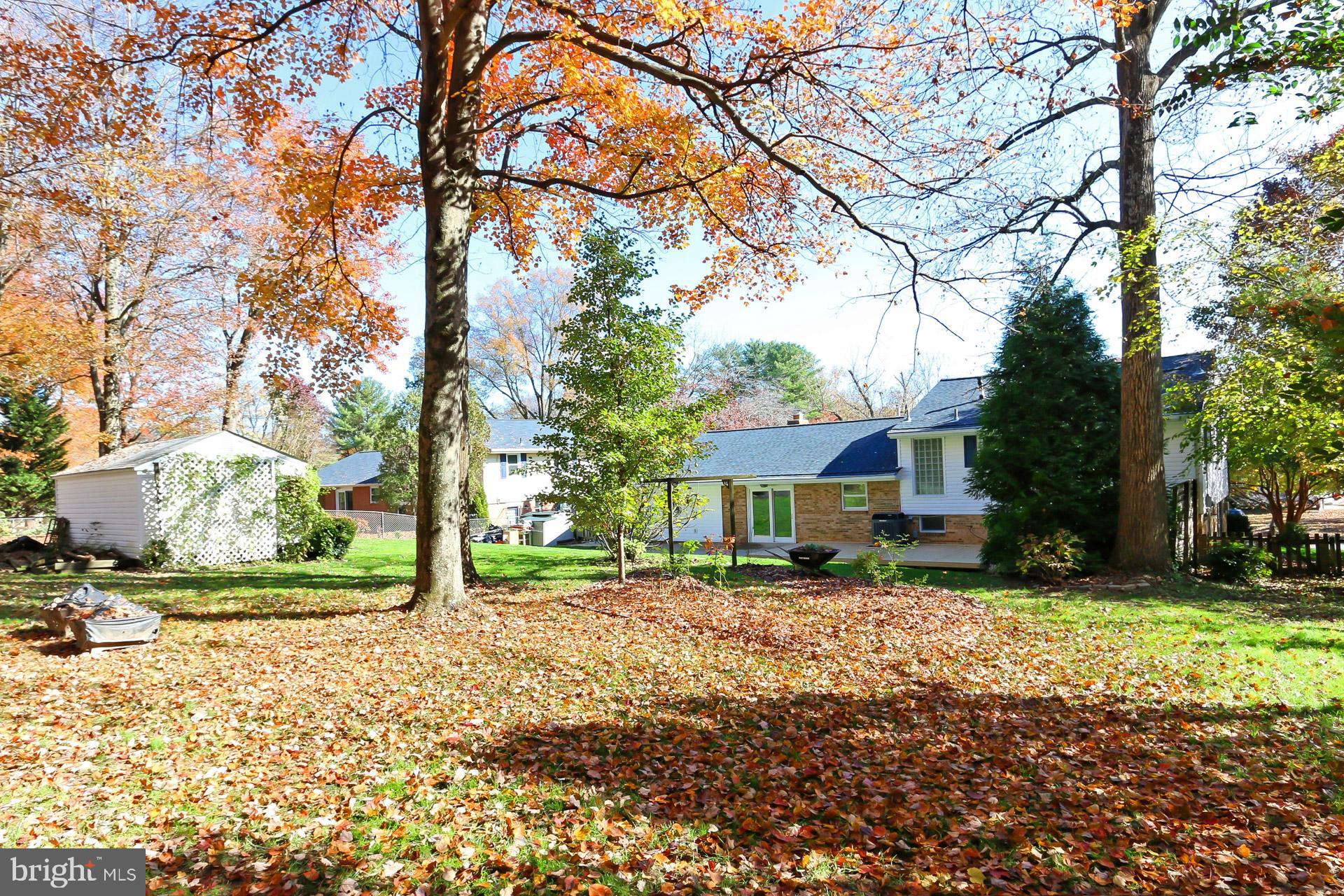 COUNTRY CLUB VIEW - Residential