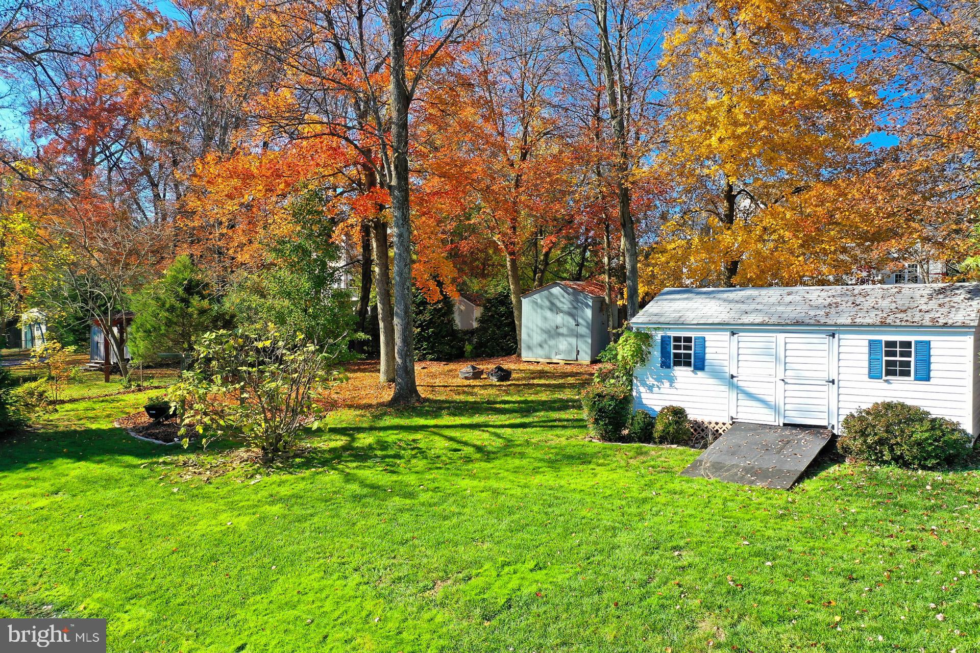 COUNTRY CLUB VIEW - Residential