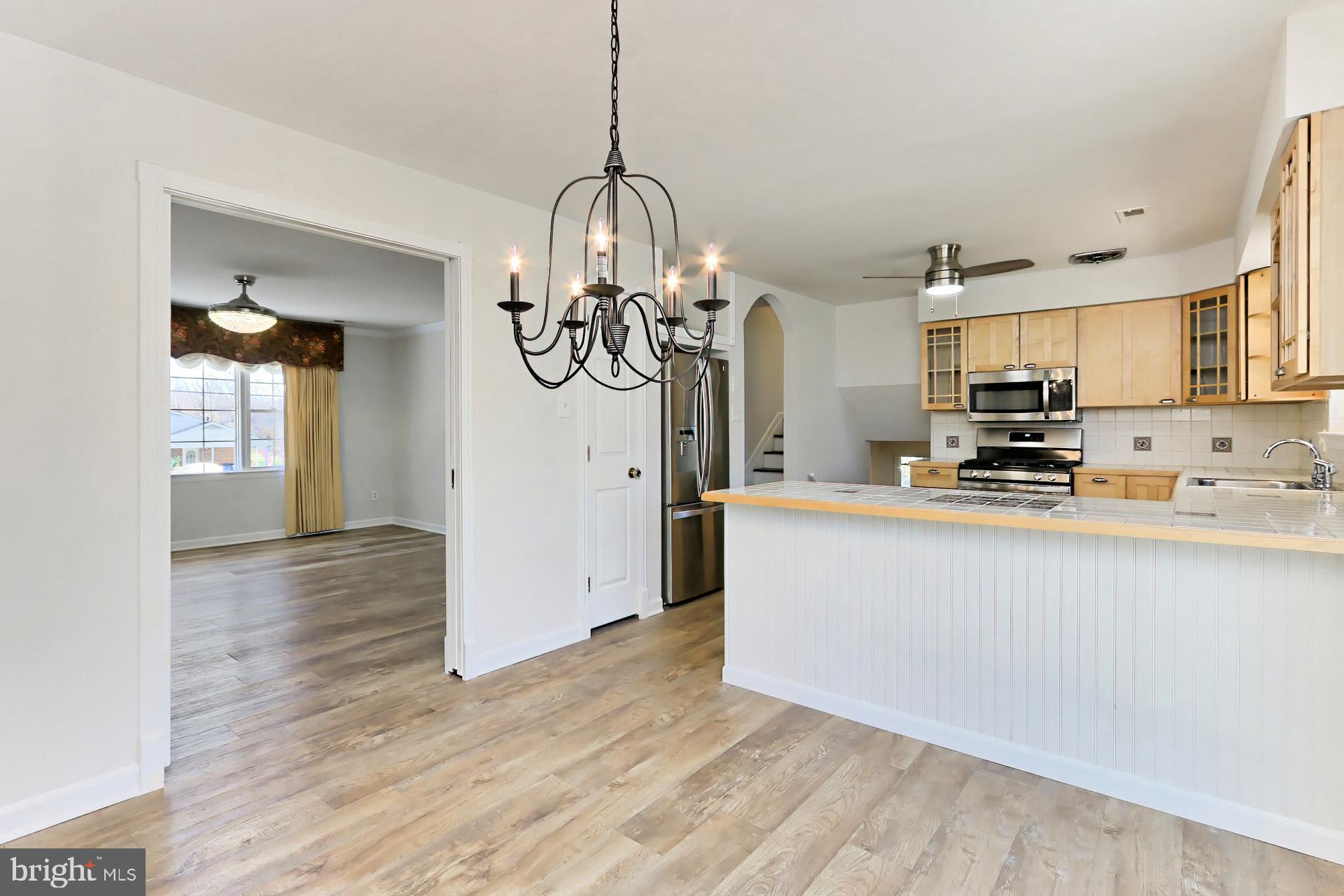 COUNTRY CLUB VIEW - Residential