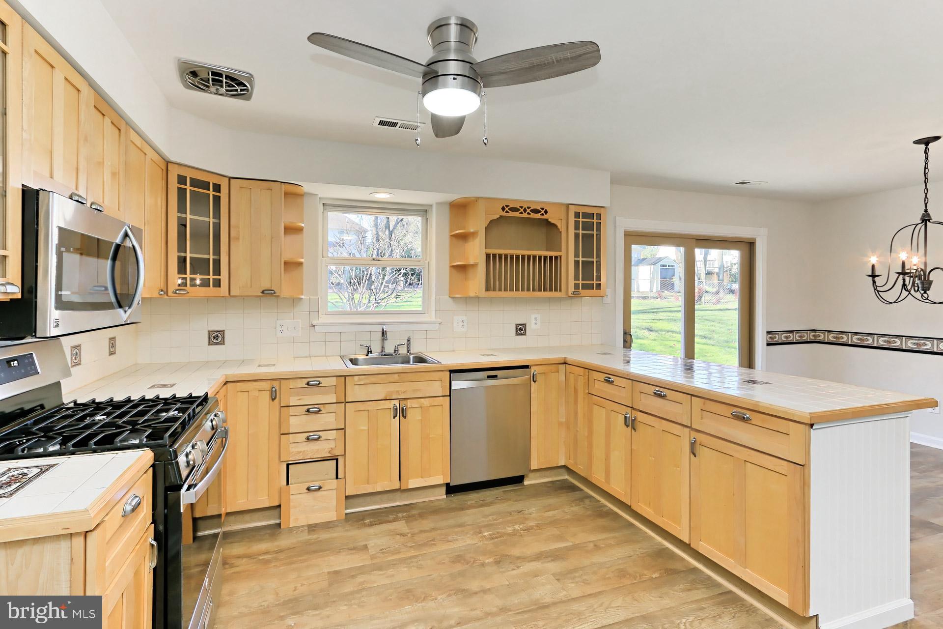 COUNTRY CLUB VIEW - Residential