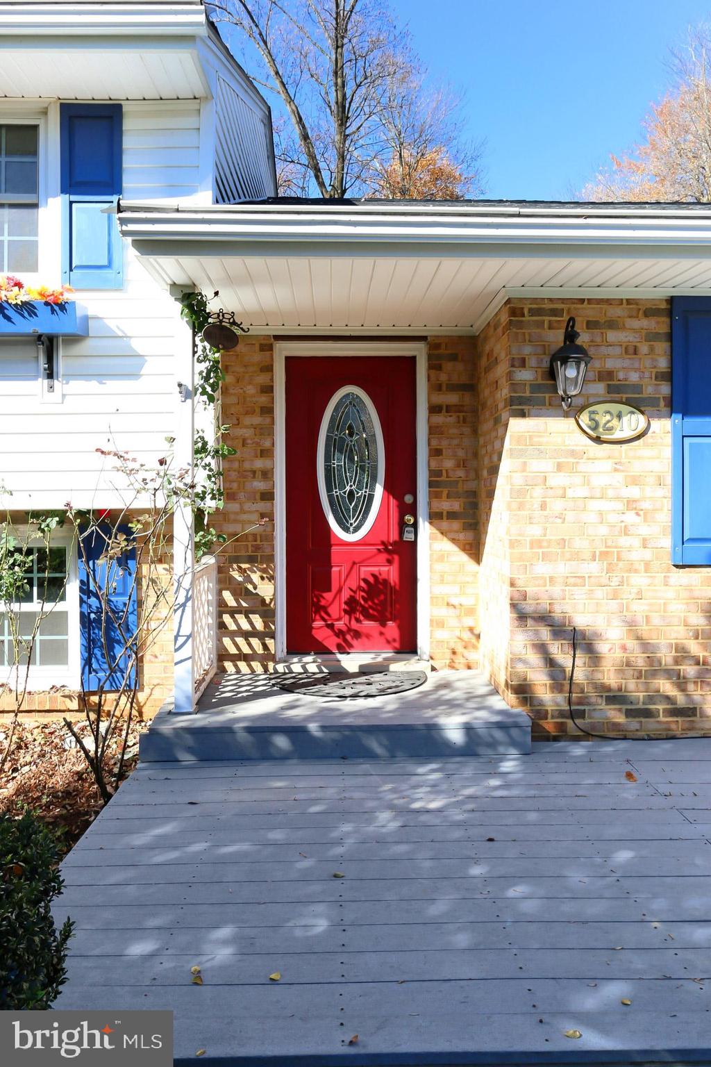 COUNTRY CLUB VIEW - Residential