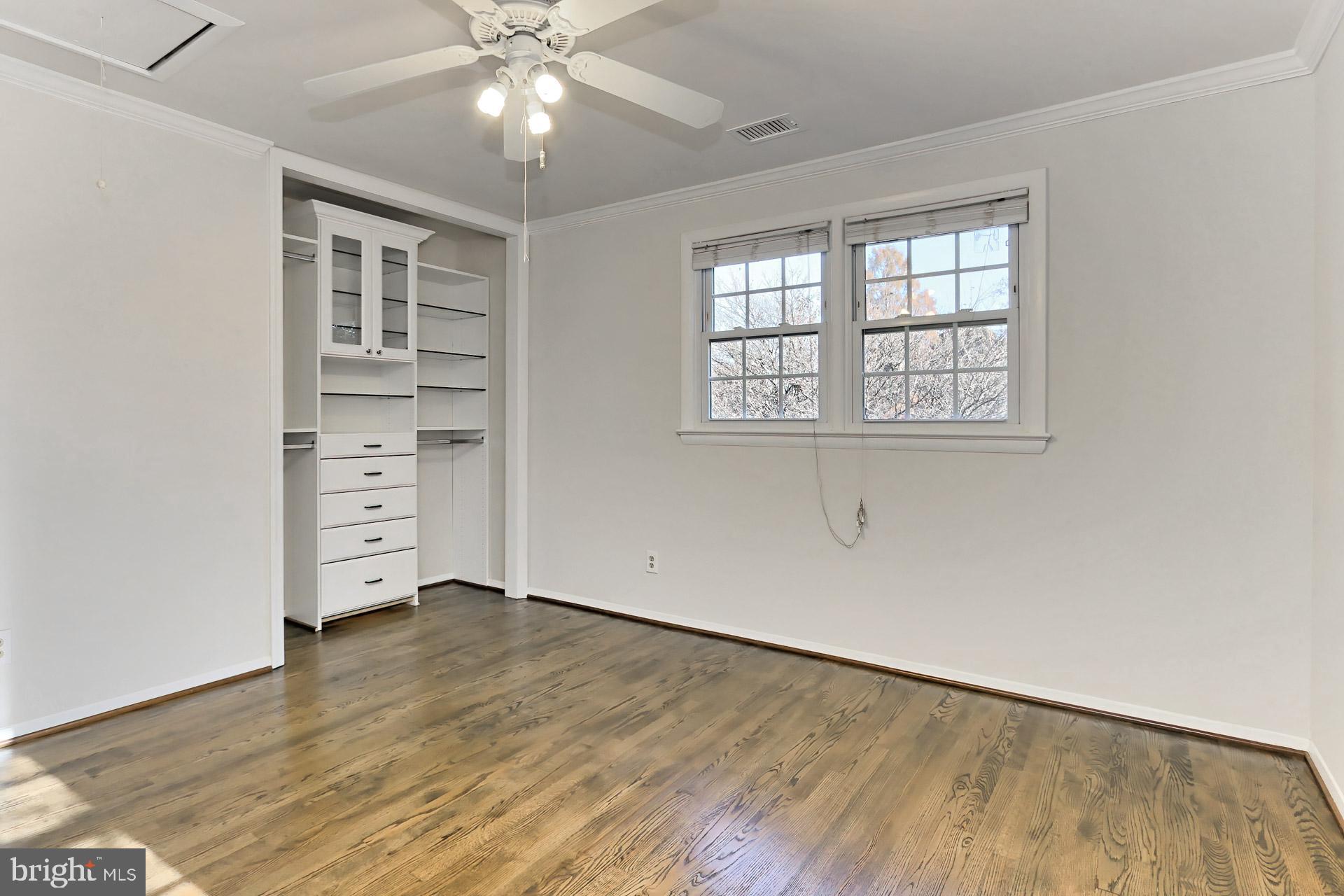 COUNTRY CLUB VIEW - Residential