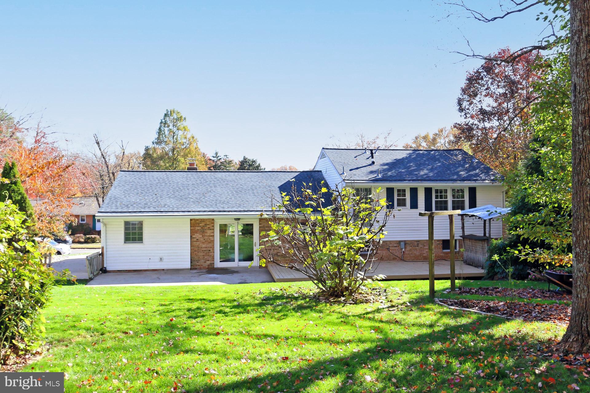 COUNTRY CLUB VIEW - Residential