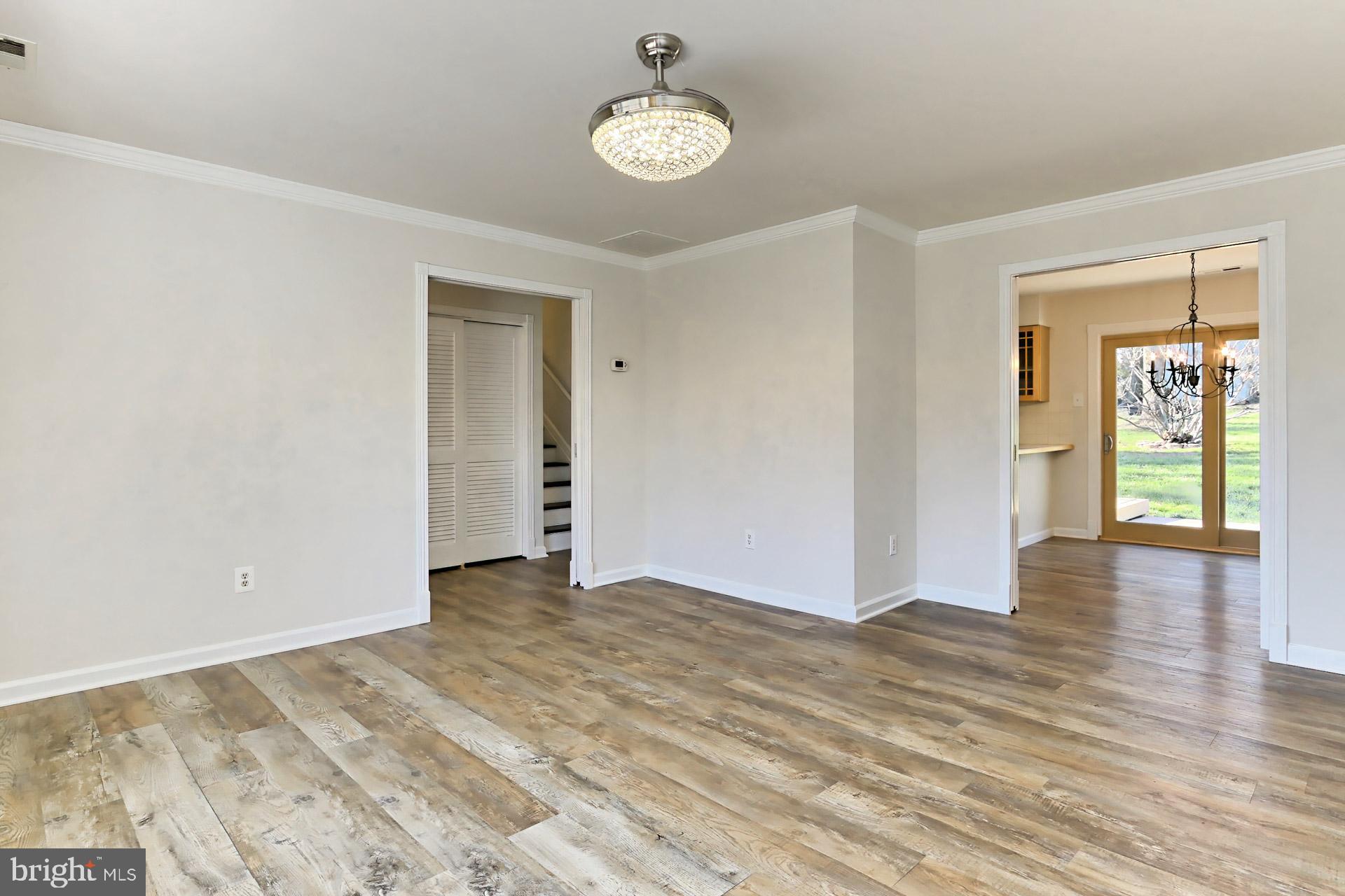 COUNTRY CLUB VIEW - Residential