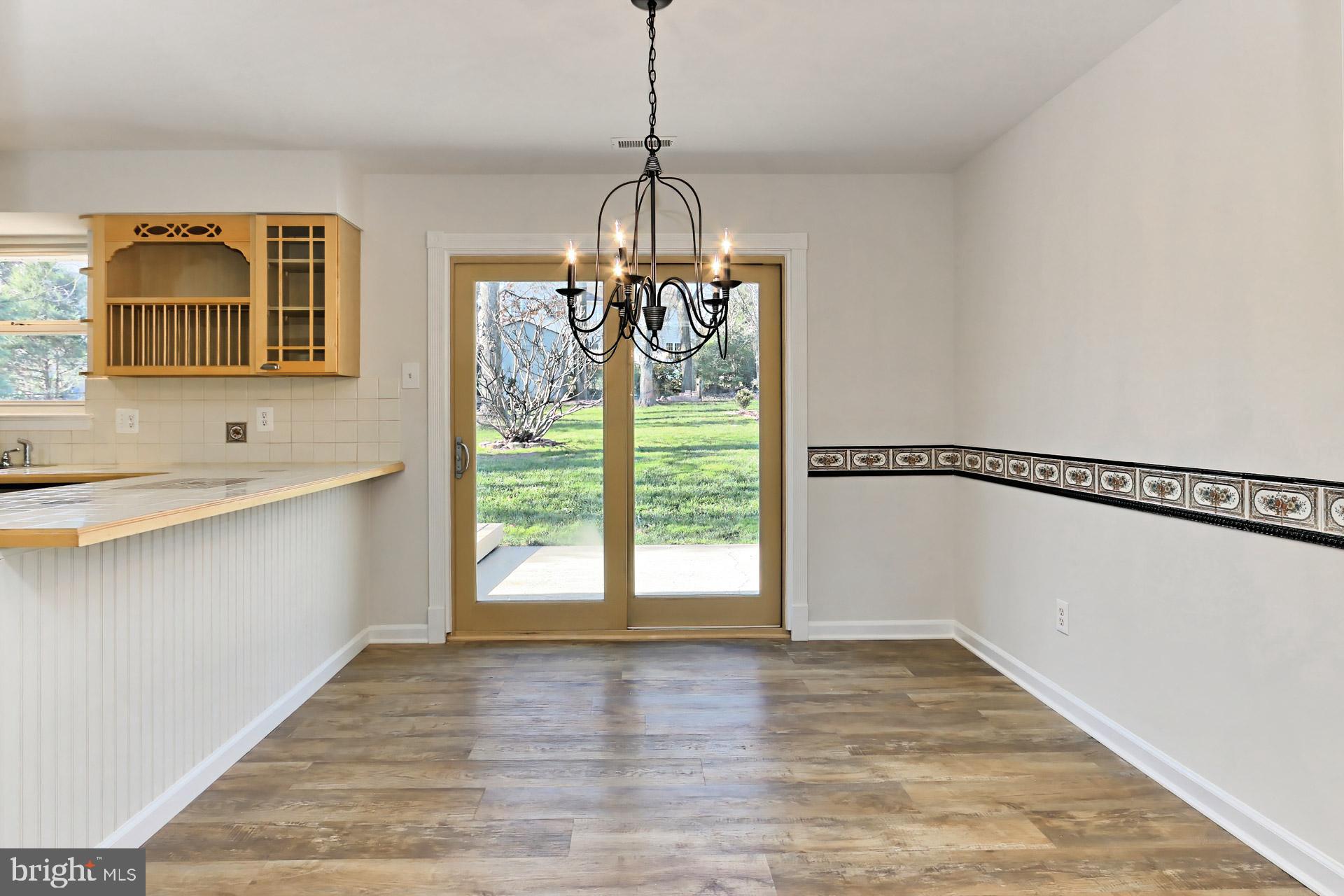 COUNTRY CLUB VIEW - Residential