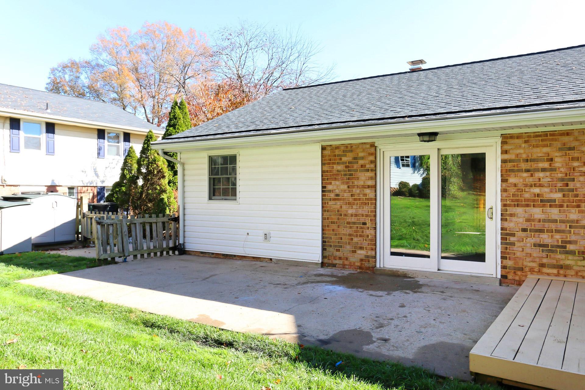 COUNTRY CLUB VIEW - Residential
