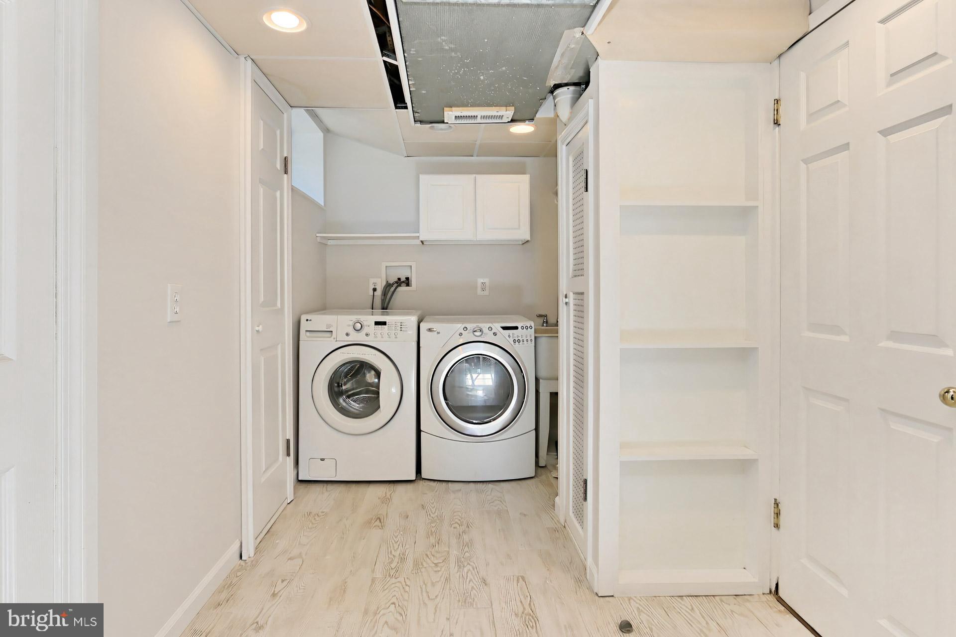 COUNTRY CLUB VIEW - Residential