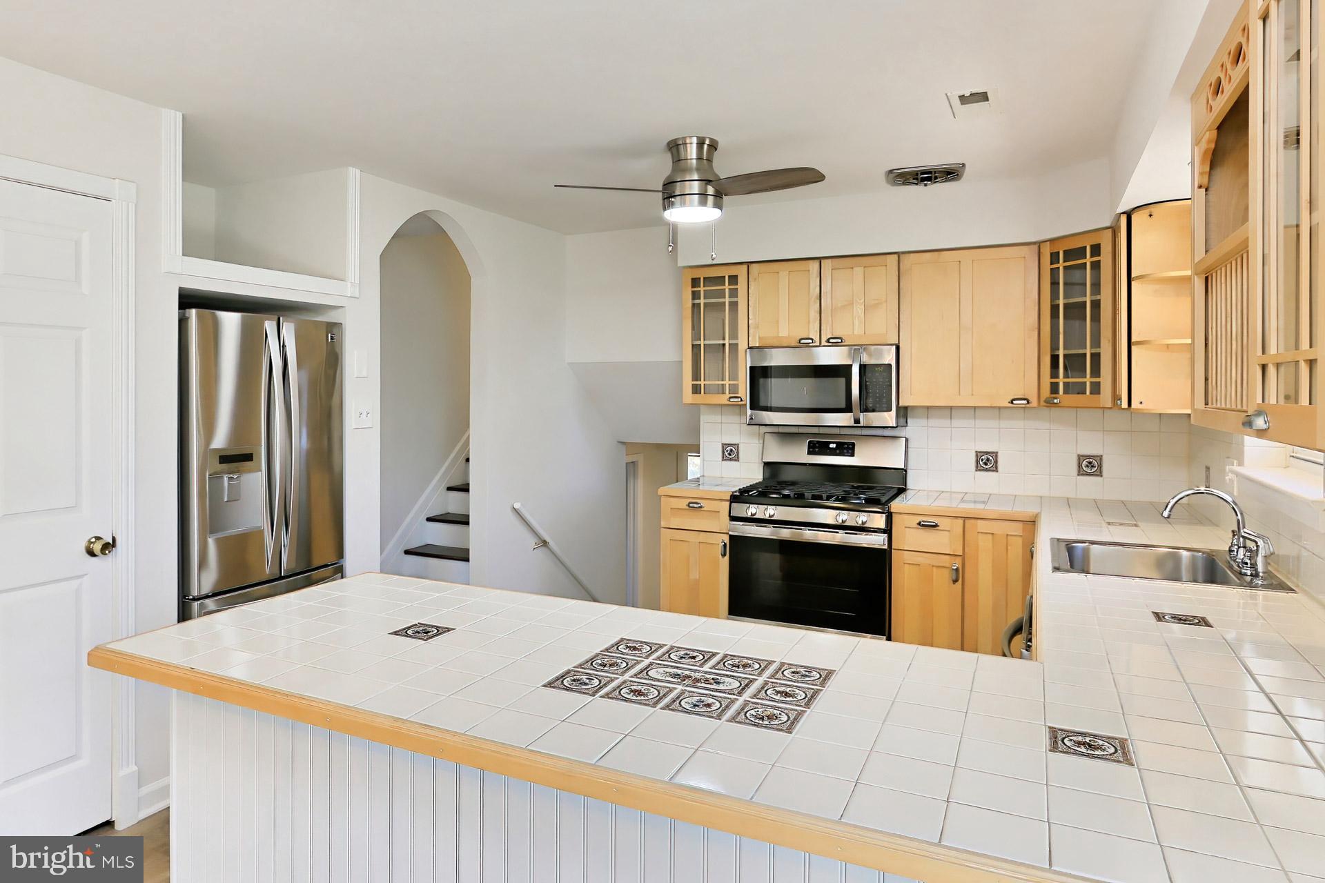 COUNTRY CLUB VIEW - Residential