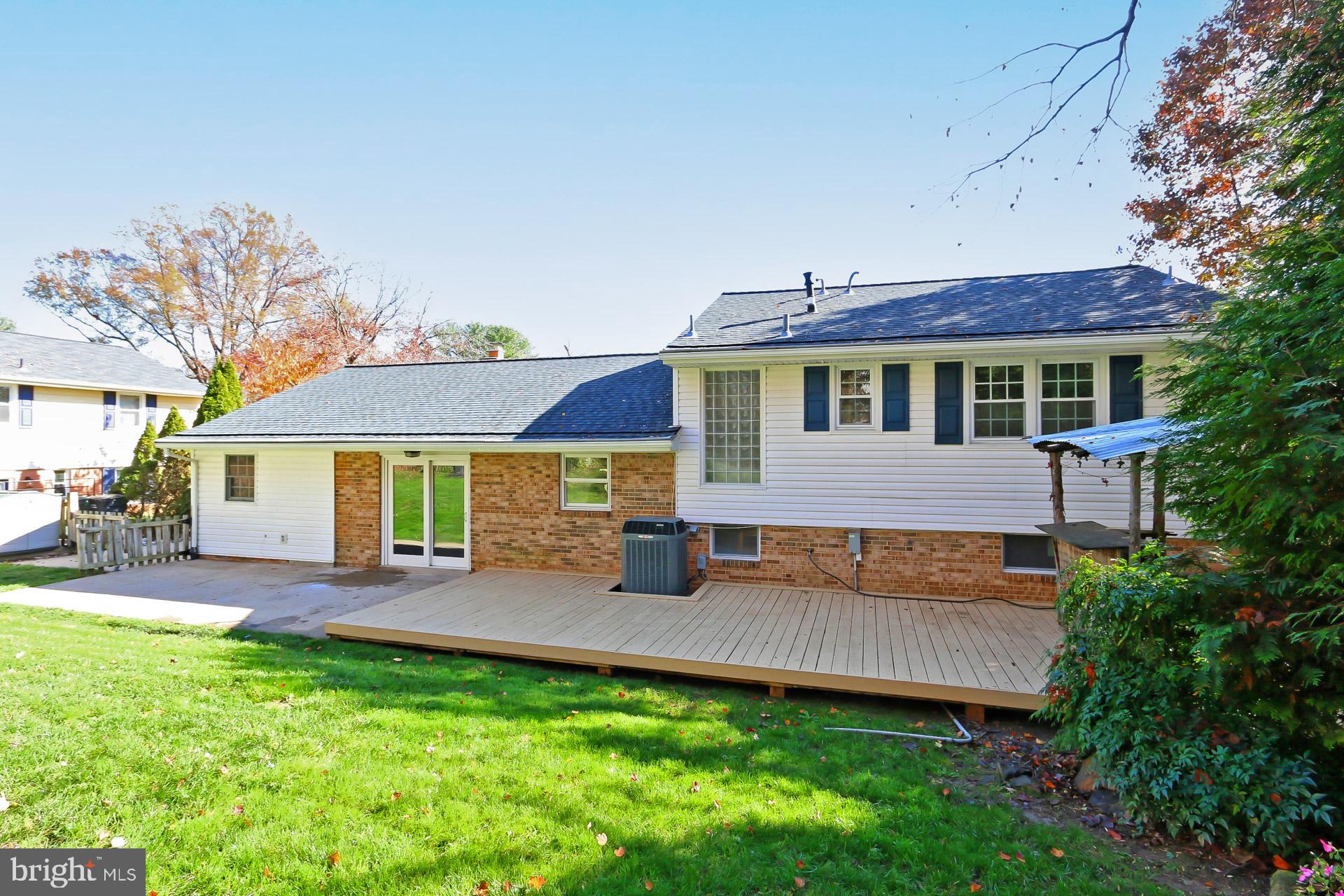 COUNTRY CLUB VIEW - Residential