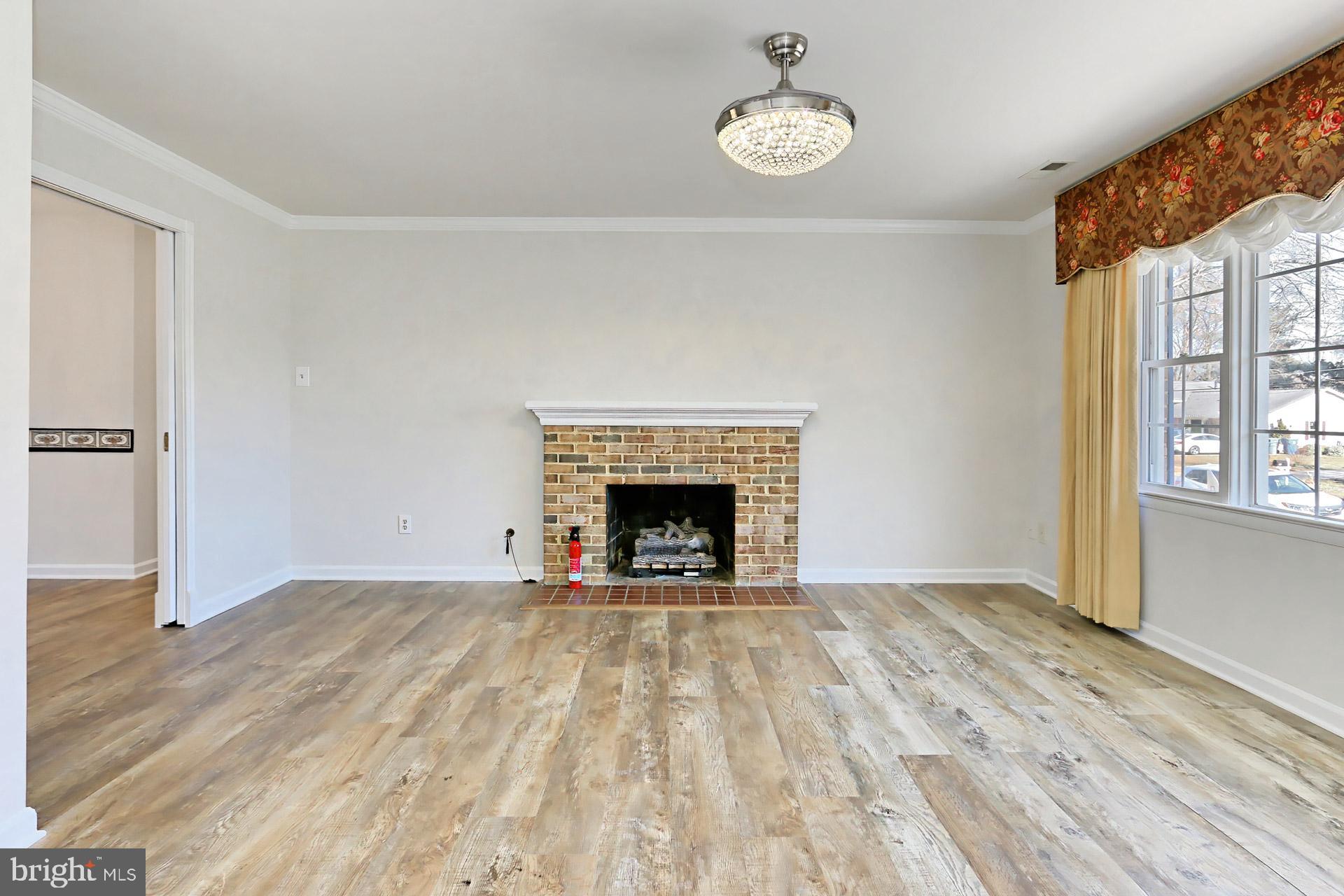 COUNTRY CLUB VIEW - Residential